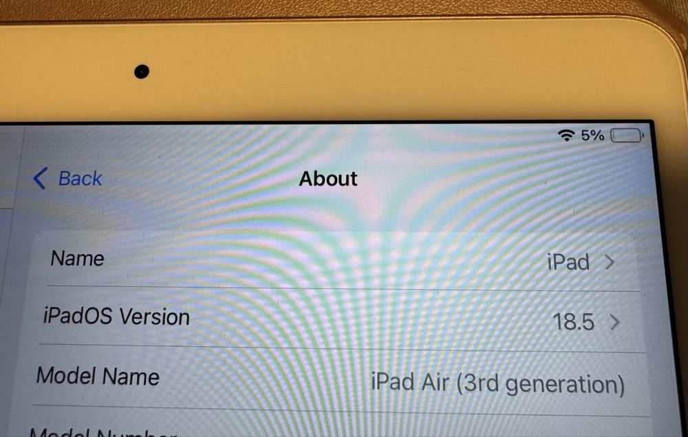 iPad Air 3 (2020) 64GB Wi-Fi + подарък клавиатура и аксесоари