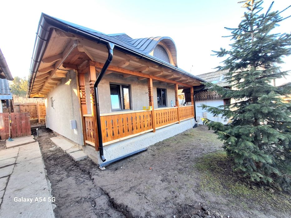 Constructii acoperisuri noi renovari acoperis vechi reparatie urgenta
