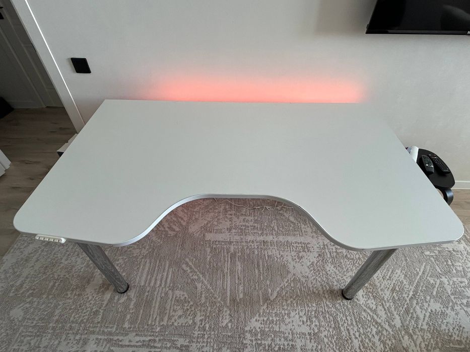 Компьютерный стол, белый