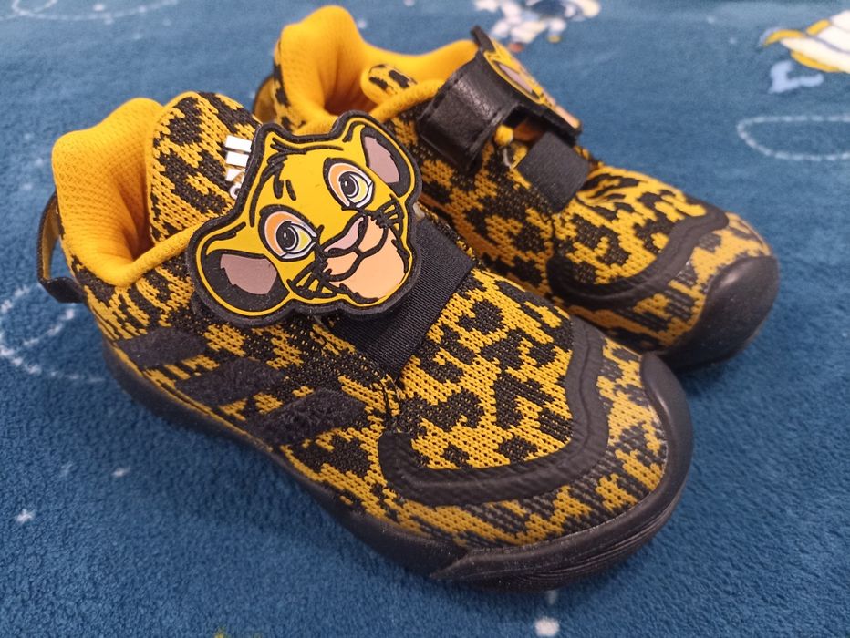 Нови маратонки Adidas Uk8