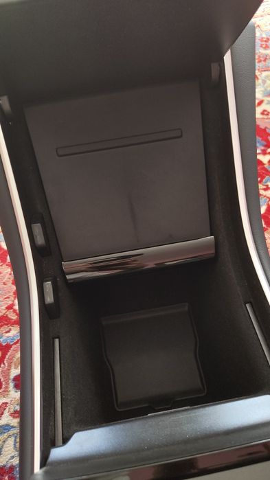 Consolă centrală Tesla Model 3