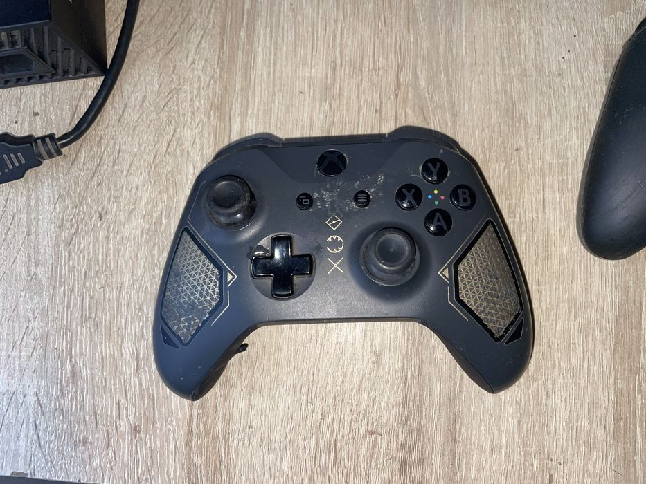 XBOX ONE ,+ 3 jocuri  negociabil