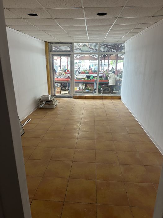 Inchiriez spatiu comercial piața obor