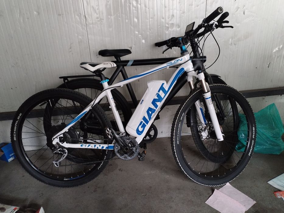 bicicleta cursiera TREK aluminiu /carbon