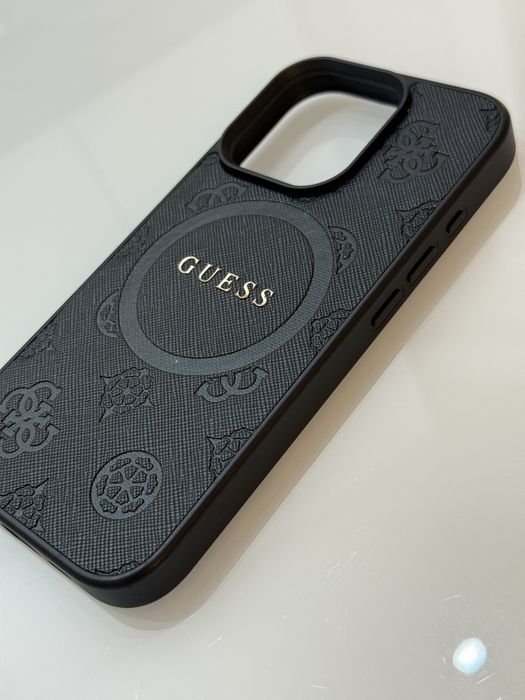 Чехол на IPhone 16 pro в оригинале