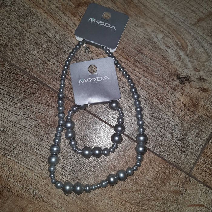 сребрист комплект колие с гривна