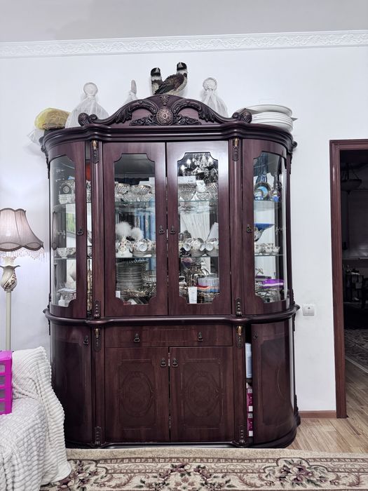 Продается сервант б/у в хорошем состоянии