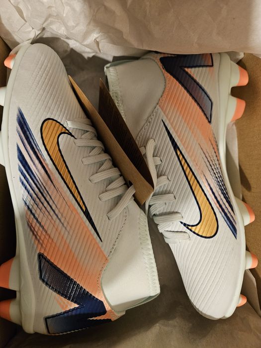 Маратонки за футбол детски