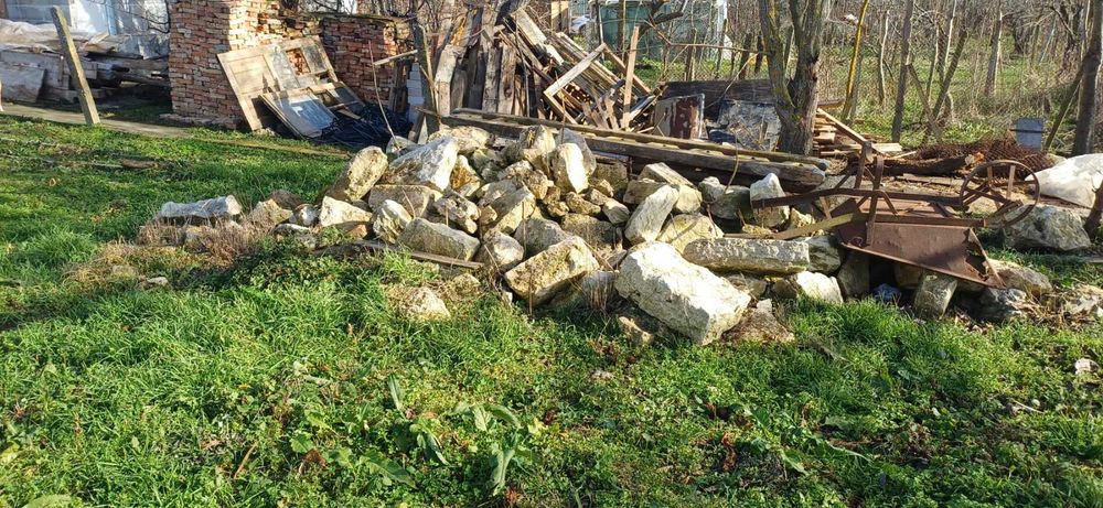 дялан камък от стара къща