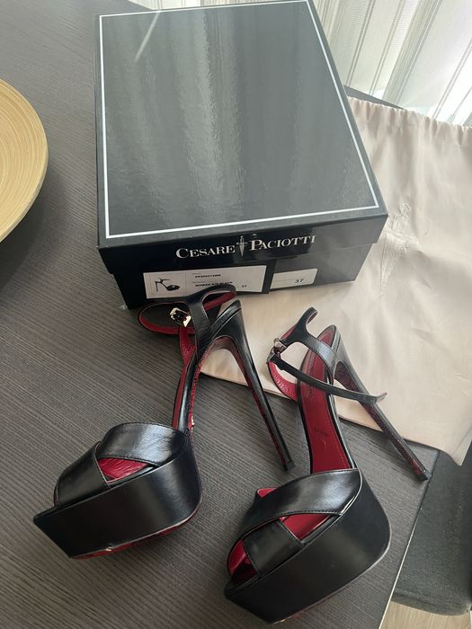 Обивки с висок ток Cesare Pachoti