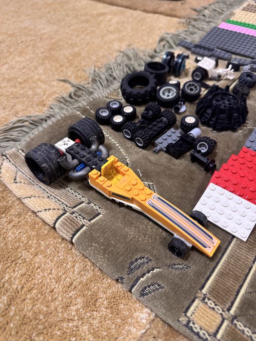 Продам большой пакет лего деталей