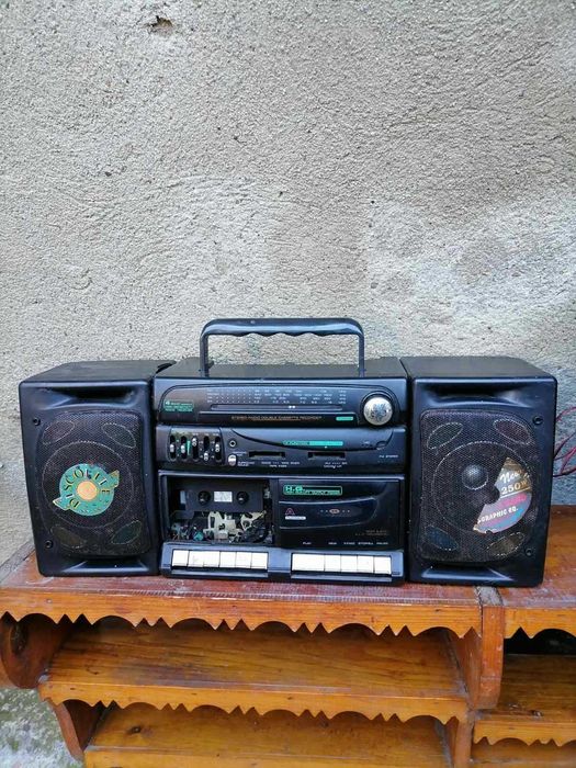 Продавам 2 броя радиокасетофони