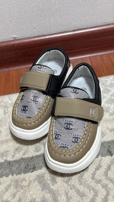 Продам стильные детские туфли
