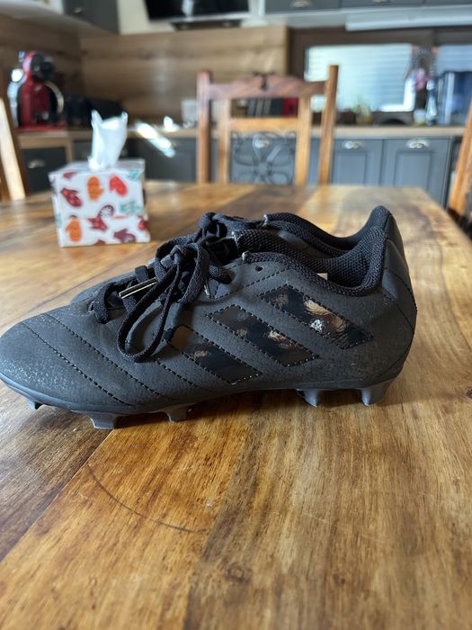 Футболни бутонки adidas за деца