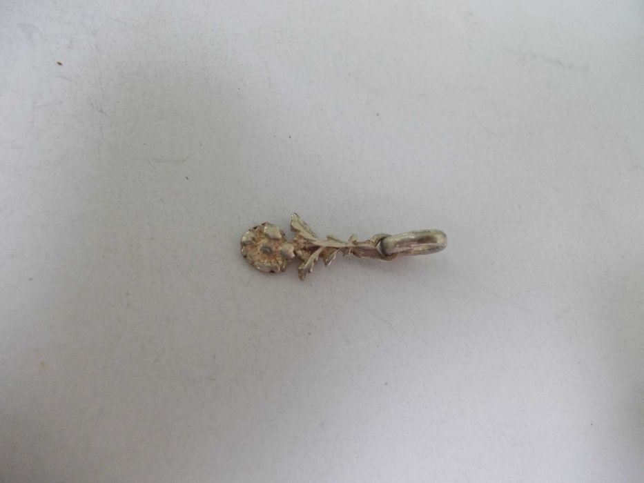 Lant si medalion pandantiv vechi din argint floare (1)