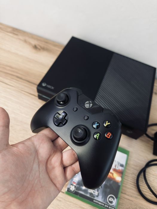 Продам XBOX ONE 500GB + диск с игрой Battlefield 4