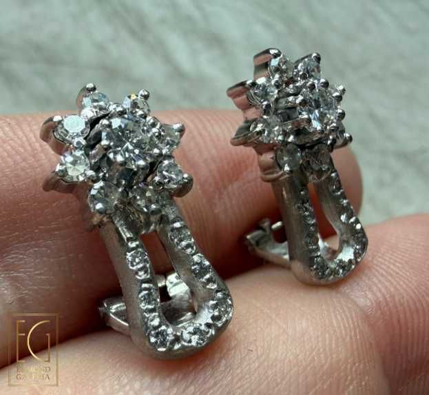Pereche de cercei clips din aur alb, decorată cu diamante