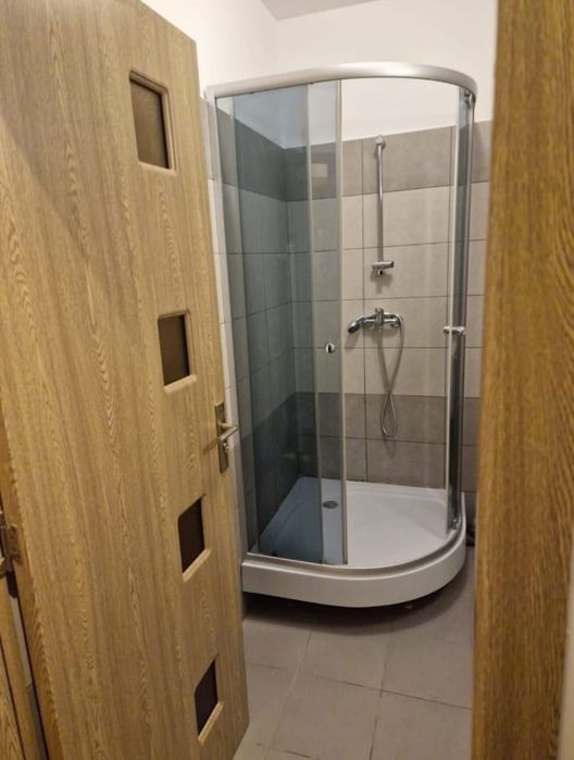 Închiriez garsoniera