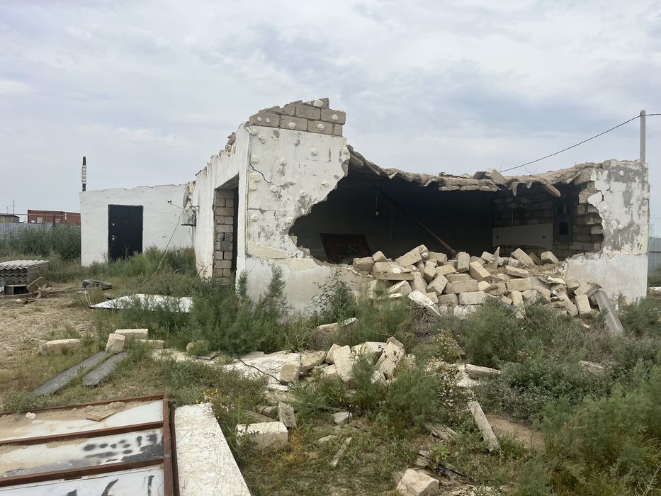 Жер сноска кеткен сараймен бірге сатылады