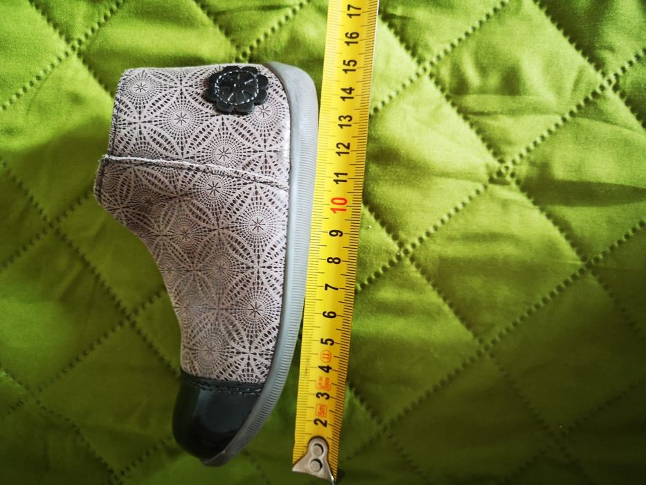 Ghetute Aster, piele, stare buna, marimea 22, 40 ron