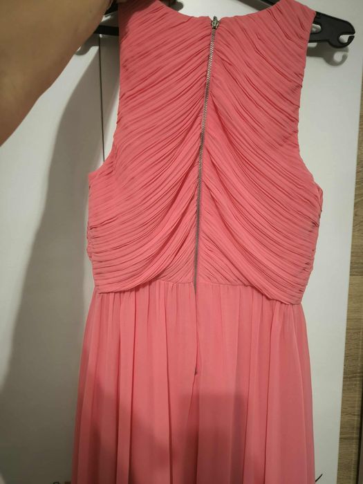 Рокля на Armani.