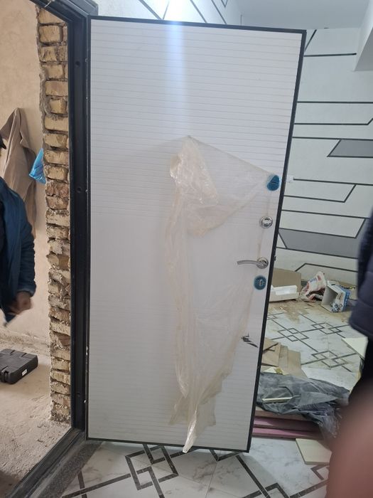 Янги эшик сотилади.