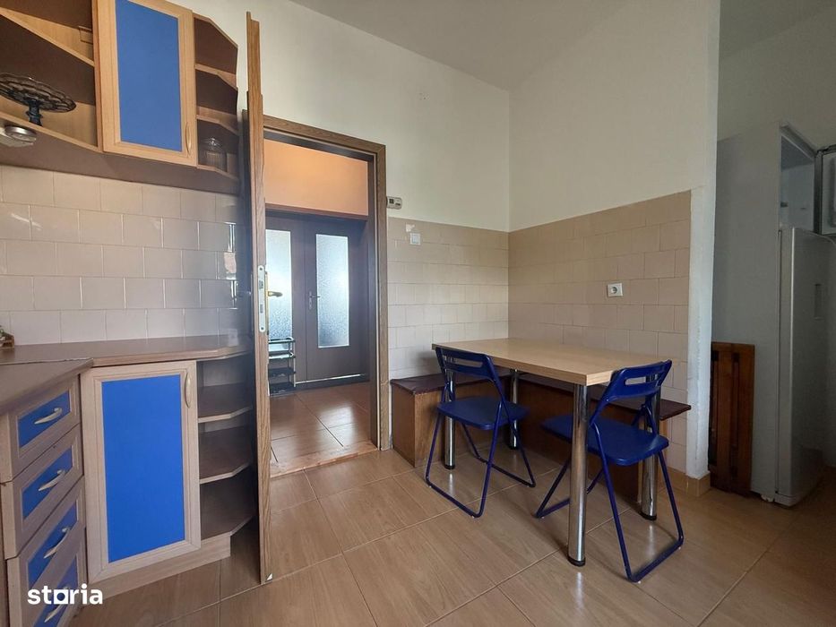 Apartament 3 camere, str. Bucuresti, suprafata generoasa
