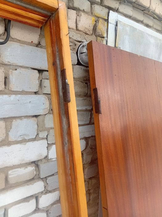 Дверь деревянная входная