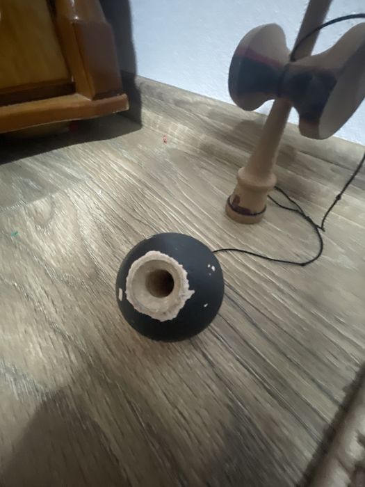 Kendama cu balance hole si grip rubber