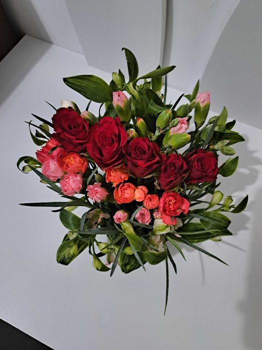 Realizez aranjamente pt evenimente speciale sau pt firme