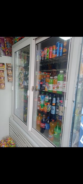 Продается большой шкаф холодильник с раздвижными дверями