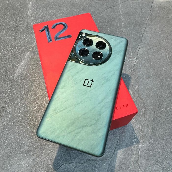 Продам OnePlus12