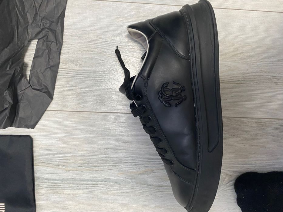 Продавам обувки Roberto Cavalli