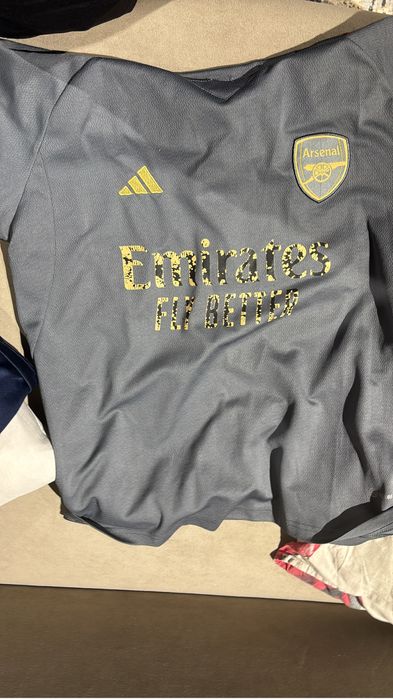 Продам футбольные футболки дешево