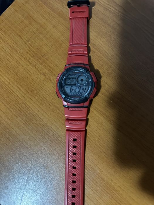 Ceas Casio rosu in stare buna