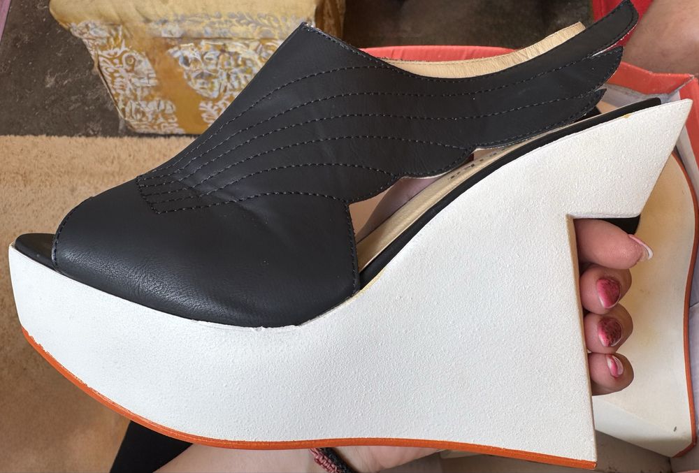 Сандали на платформа