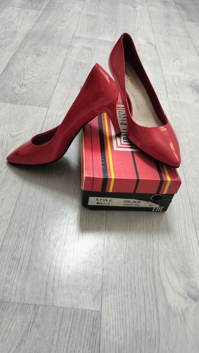 Продается новая туфля 40размер