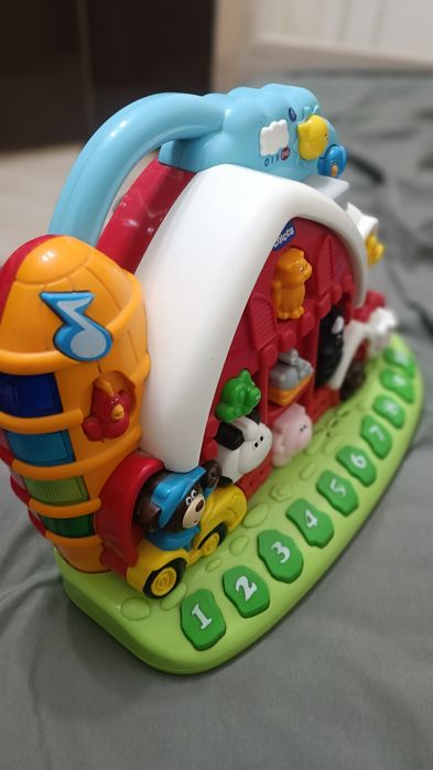 Развивающая интерактивная игрушка для малыша (со звуком)