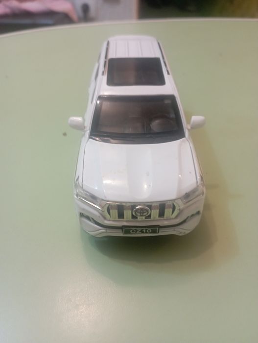 Продам игрушку машинку