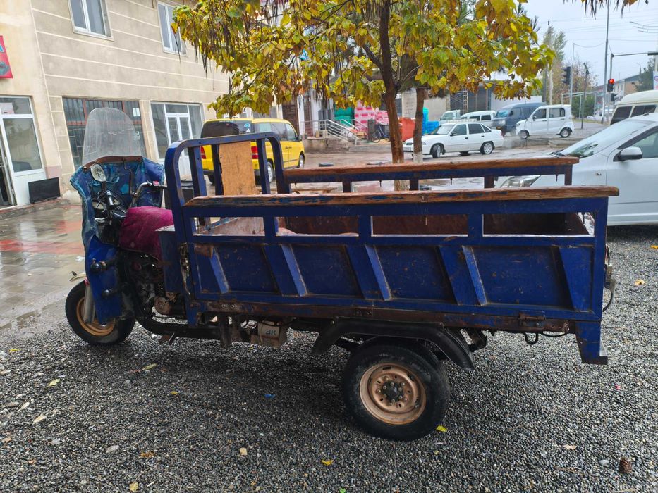 Lochinmunis motosikl