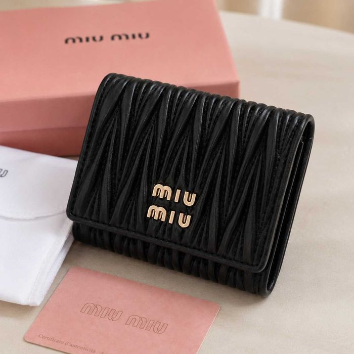 Portofel Miu Miu Negru| Nou cu Etichetă, Compartiment pentru Monede cu Capsă, 4 Sloturi Carduri + Cutie și Săculeț