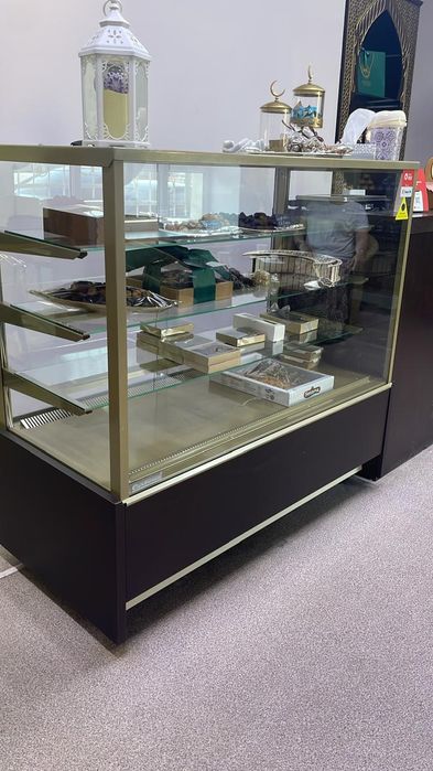 Продается витринный холодильник б/у