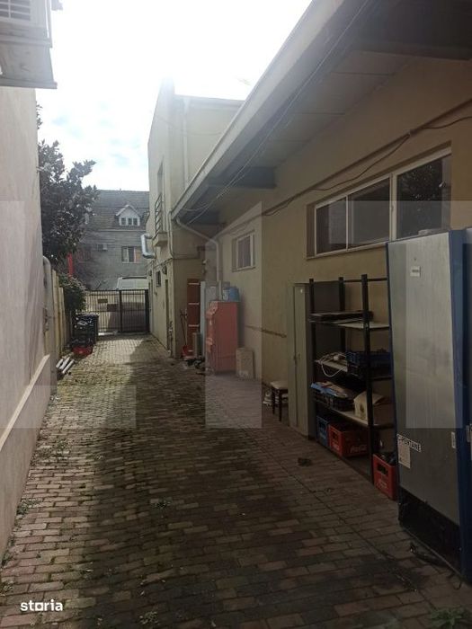 Spatiu comercial, de vanzare, parter + apartament la etaj, zona Mehala