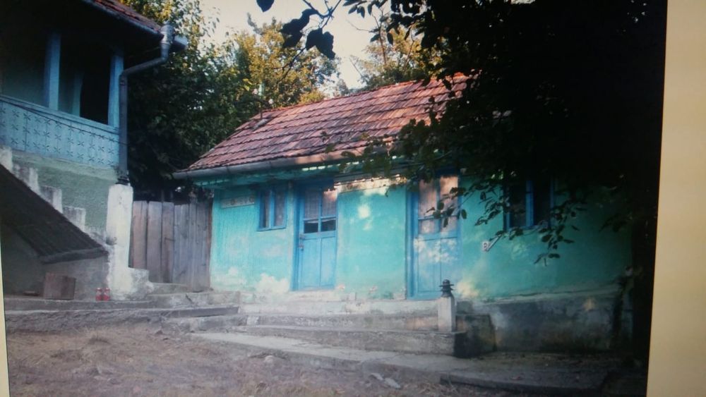 Vând casă bătrânească