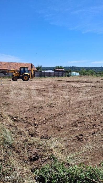 Teren intravilan 2.531 mp, dubla deschidere 2 strazi, utilitati, zona