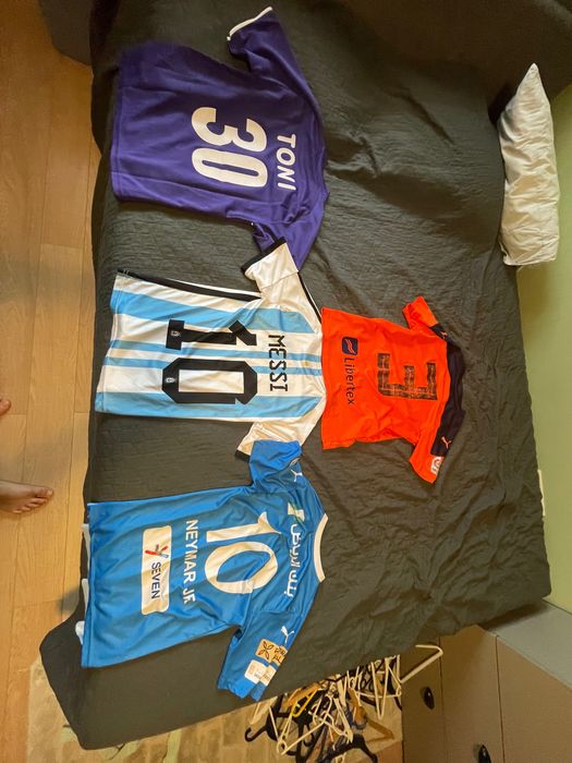 Tricouri de fotbal diverse