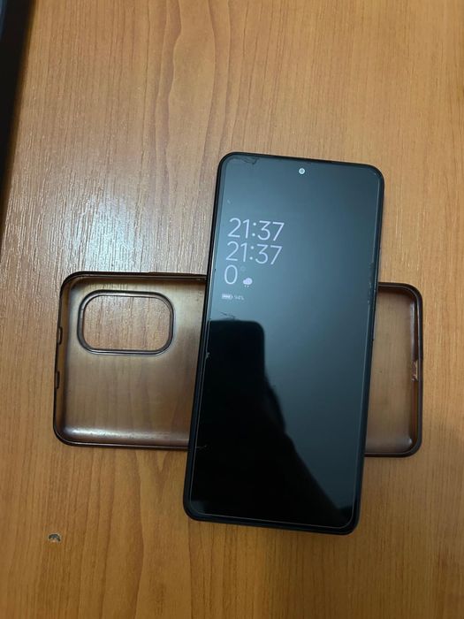 Vand telefon Poco F3