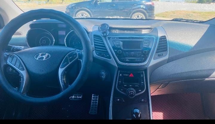 Продам Hyundai Elantra 2014• 1.6 AT