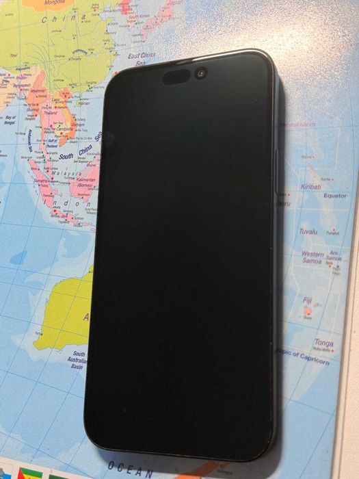 Iphone 15 plus, nu este spart,a fost tinut in husa si a avut folie