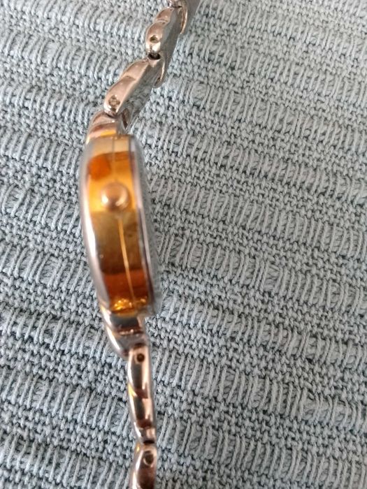 Позлатен дамски часовник Q&Q